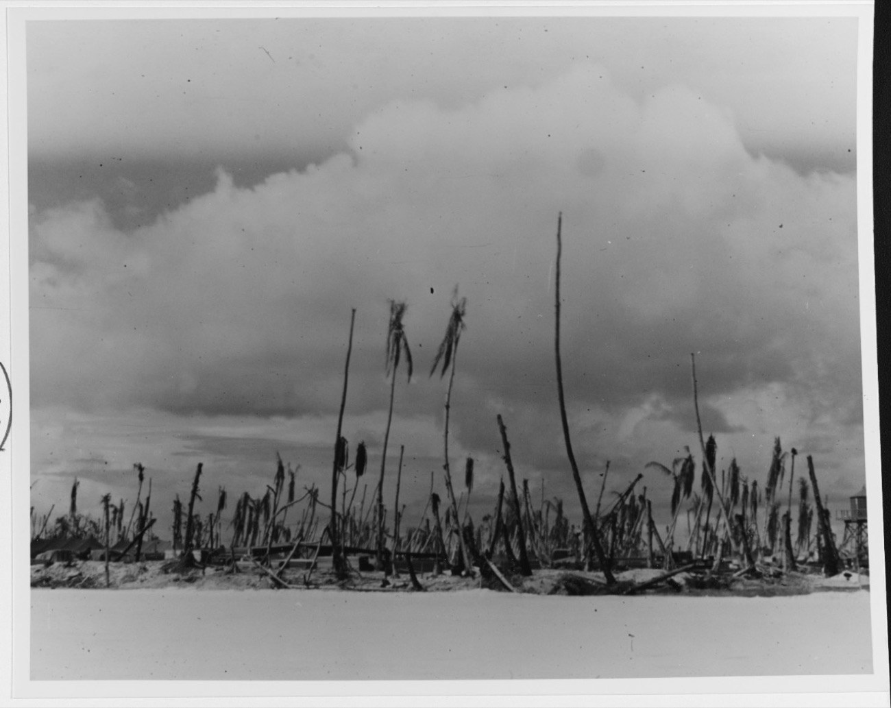 上陸直後のマキンの海岸（1943年）