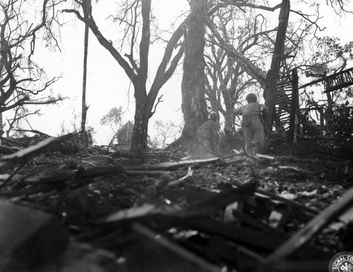 日本軍陣地への砲撃（1944年）