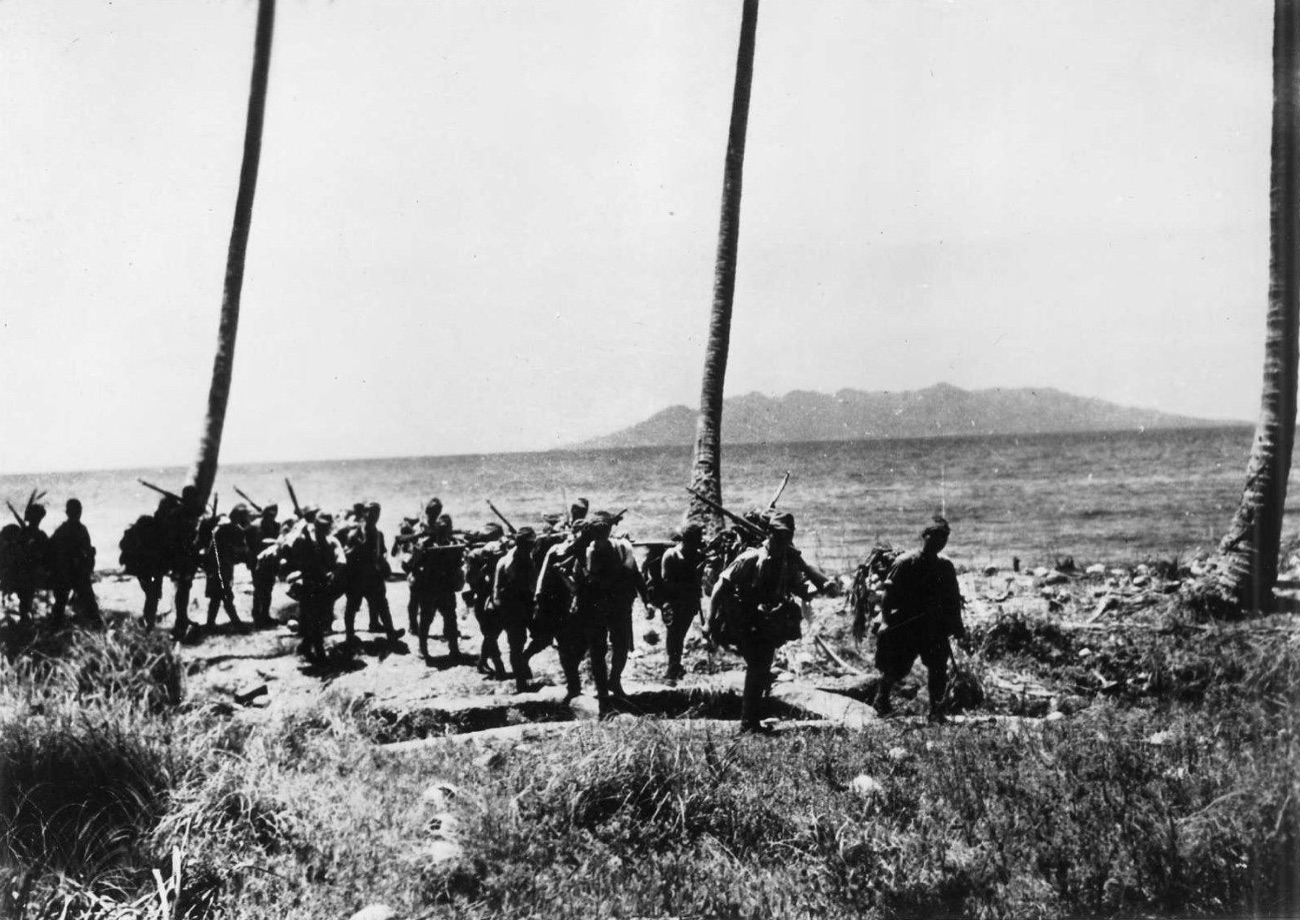 南方の浜に降り立つ日本兵（1942年）